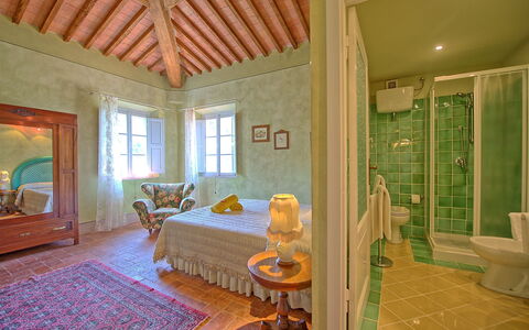 Villa Lorenza: Zimmer, Eigentum, Interior Design, Möbel, Gebäude, Decke, Estate, Haus, Grundeigentum, Schlafzimmer