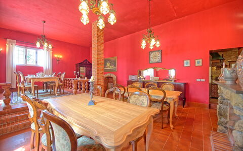 Villa Lorenza: Eigentum, Zimmer, Gebäude, Tabelle, Restaurant, Möbel, Esszimmer, Grundeigentum, Interior Design, Haus