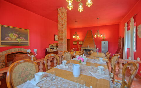 Villa Lorenza: Zimmer, Eigentum, Esszimmer, Interior Design, Möbel, Gebäude, Restaurant, Tabelle, Grundeigentum, Haus