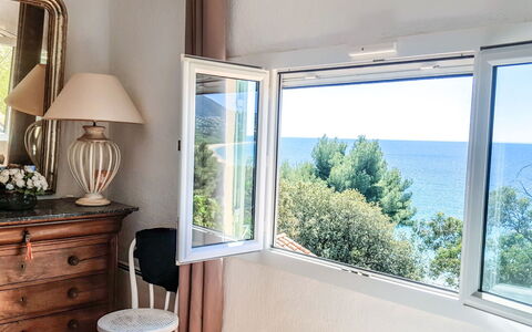 L'Oustalounet: Zimmer, Eigentum, Interior Design, Fenster, Möbel, Zuhause, Gebäude, Haus, Decke, Beleuchtung