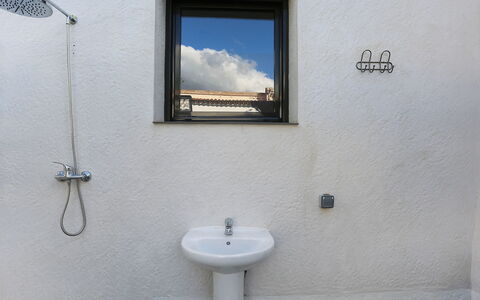 Gunella: Wand, Eigentum, Badezimmer, Zimmer, Armatur, Die Architektur, Gips, Fenster, Haus, Toilette
