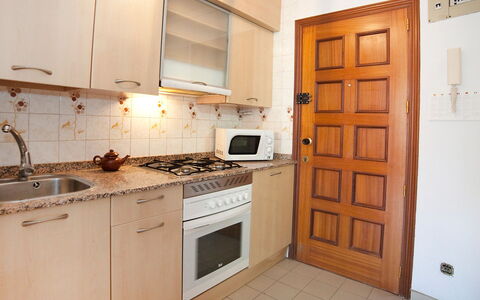 Aguamarina: Cabinetry, Countertop, Gebäude, Küchengerät, Sinken, Herd, Küche, Holz, Haushaltsgerät, Interior Design