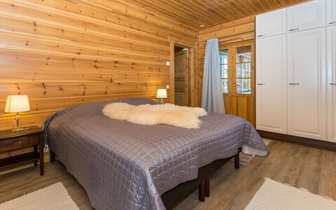 Lokinsiipi: Interior Design, Flooring, Fussboden, Holz, Decke, Holzboden, Möbel, Bett, Schlafzimmer, Zimmer