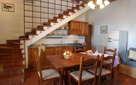 La Valle: Zimmer, Eigentum, Gebäude, Möbel, Interior Design, Haus, Tabelle, Fussboden, Esszimmer, Grundeigentum