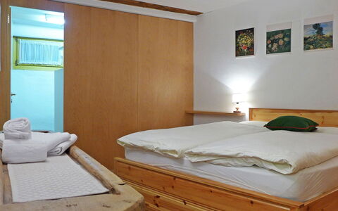 Chesa Frizzoni: Möbel, Eigentum, Komfort, Gebäude, Holz, Interior Design, Textil, Bettrahmen, Bett