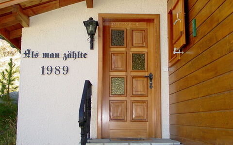Als Man Zählte 1989: Pflanze, Gebäude, Tür, Holz, Wand, Home Door, Fassade, Grundeigentum, Abstellgleis