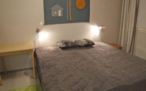 Soivio: Bett, Bedding, Möbel, Schlafzimmer, Bettdecke, Interior Design, Linens, Fussboden, Holz, Flooring