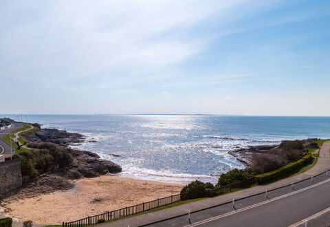 Saint Sordelin: Himmel, Gebäude, Fenster, Baum, Pflanze, Haus, Grundstueck, Hütte, Holz, Abstellgleis