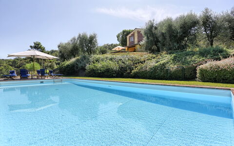 Le Pergole: Schwimmbad, Eigentum, Freizeit, Wasser, Grundeigentum, Villa, Urlaub, Resort, Estate, Haus