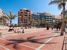 Apartment With Terrace By The Beach