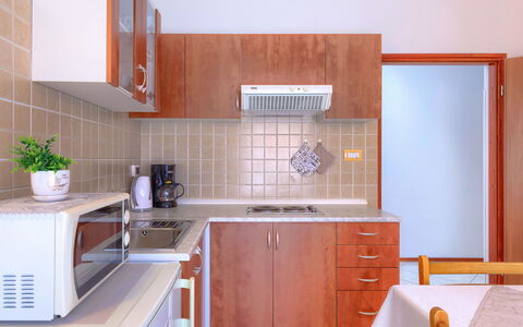 Bruno: Möbel, Eigentum, Bilderrahmen, Azurblau, Holz, Beleuchtung, Interior Design, Komfort, Fussboden, Flooring