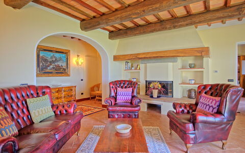 Villa Noceta: Zimmer, Eigentum, Wohnzimmer, Möbel, Gebäude, Haus, Interior Design, Grundeigentum, Zuhause, Decke