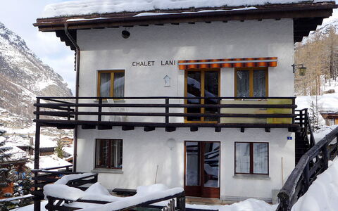 Lani: Schnee, Eigentum, Fenster, Gebäude, Himmel, Tür, Baum, Steigung, Haus, Berg