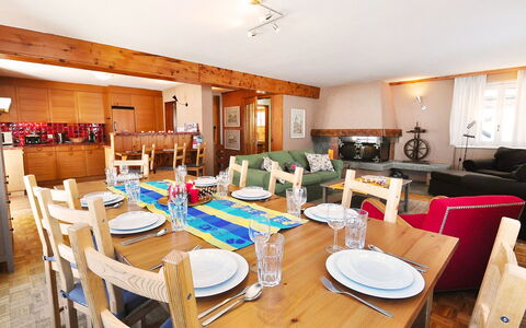 Lani: Tabelle, Möbel, Eigentum, Stuhl, Interior Design, Geschirr, Holz, Hartholz, Grundeigentum, Dekoration