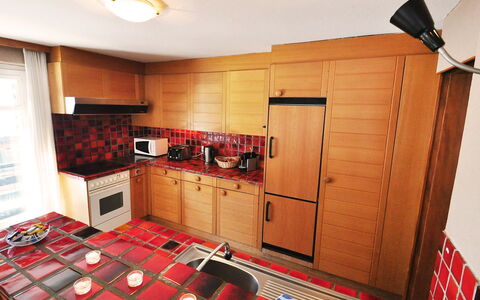 Lani: Cabinetry, Eigentum, Holz, Schublade, Interior Design, Flooring, Fussboden, Küche, Wand, Countertop