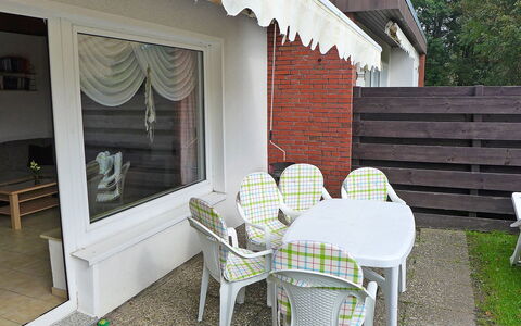 Kajüte: Möbel, Eigentum, Gebäude, Schatten, Holz, Stuhl, Interior Design, Gartenmöbel, Baum, Tabelle
