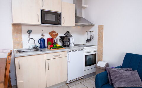 Achtern Diek: Cabinetry, Spüle, Sinken, Blau, Countertop, Küchengerät, Herd, Küche, Interior Design, Zapfhahn