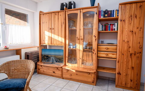 Achtern Diek: Möbel, Cabinetry, Eigentum, Fenster, Regal, Holz, Regale, Schublade, Interior Design, Fussboden
