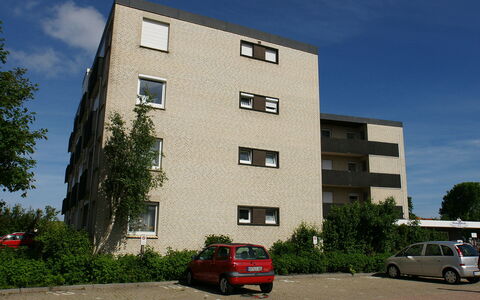 Norddeich 780: Auto, Rad, Pflanze, Himmel, Fahrzeug, Gebäude, Eigentum, Fenster