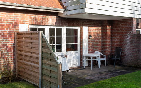 Norddeich 757: Eigentum, Gebäude, Holz, Mauerwerk, Fenster, Backstein, Pflanze, Die Architektur, Tür, Gras