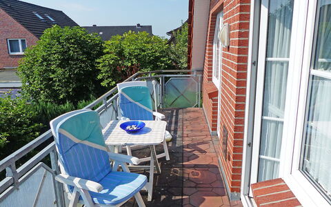 Norddeich 764: Eigentum, Grundeigentum, Haus, Gebäude, Wohngebiet, Wohnung, Balkon, Geländer, Dach, Zuhause
