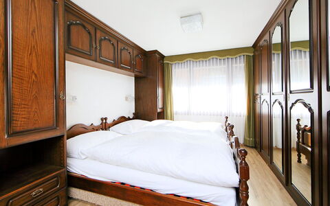 Zermatt 654: Gebäude, Möbel, Eigentum, Cabinetry, Komfort, Holz, Bettrahmen, Haus, Interior Design, Fussboden