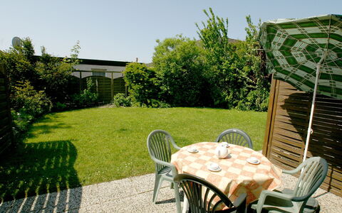 Kluntje: Pflanze, Himmel, Eigentum, Grün, Stuhl, Schatten, Gartenmöbel, Gebäude, Interior Design, Tabelle