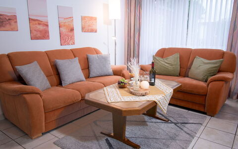 Störtebeker: Tabelle, Möbel, Couch, Komfort, Holz, Wohnzimmer, Interior Design, Flooring, Rechteck, Fussboden