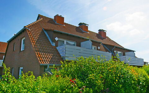 Teetied: Pflanze, Himmel, Gebäude, Blume, Fenster, Wolke, Natürliche Landschaft, Haus, Grundstueck, Vegetation