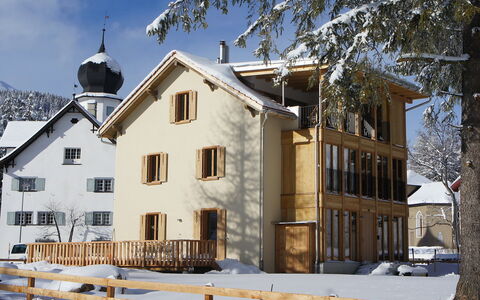 Von Capeller: Himmel, Gebäude, Schnee, Fenster, Wolke, Baum, Haus, Holz, Einfrieren, Wohngebiet