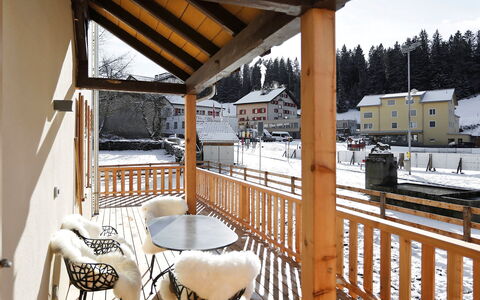 Von Capeller: Eigentum, Gebäude, Veranda, Balkon, Grundeigentum, Zimmer, Haus, Zuhause, Deck, Dach