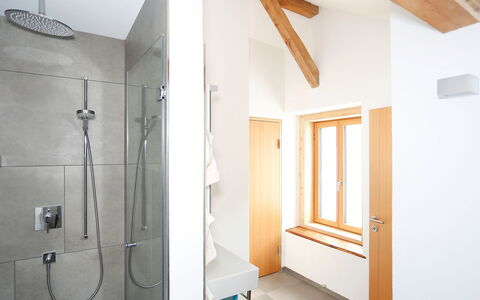 Von Capeller: Zimmer, Eigentum, Badezimmer, Wand, Decke, Gebäude, Haus, Interior Design, Fussboden, Grundeigentum