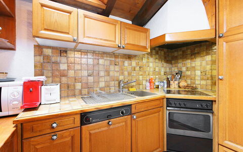 Vitalis: Countertop, Cabinetry, Eigentum, Gebäude, Möbel, Küchengerät, Küche, Herd, Holz, Schublade