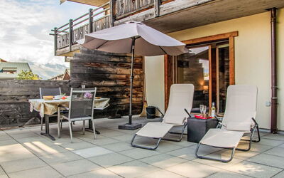 Nendaz 657: Möbel, Eigentum, Stuhl, Tabelle, Schatten, Blumentopf, Holz, Interior Design, Gartenmöbel, Tisch Im Freien
