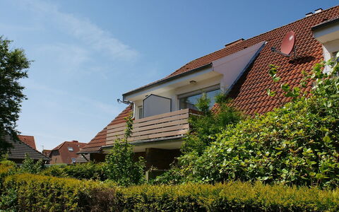 Blinkfeuer: Haus, Wohngebiet, Dach, Eigentum, Zuhause, Vegetation, Die Architektur, Himmel, Gebäude, Nachbarschaft