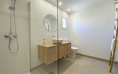 Nautic 3: Spiegel, Gebäude, Zapfhahn, Sinken, Armatur, Bad Sink, Interior Design, Haus, Holz