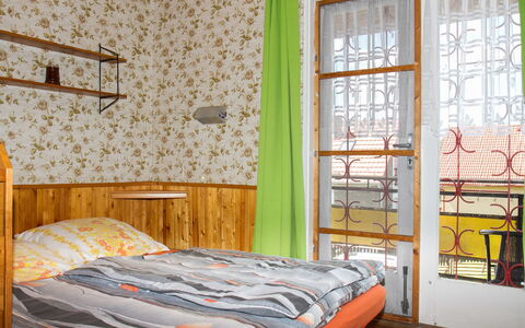 Pino: Möbel, Eigentum, Gebäude, Fenster, Komfort, Holz, Bettrahmen, Textil, Die Architektur, Interior Design