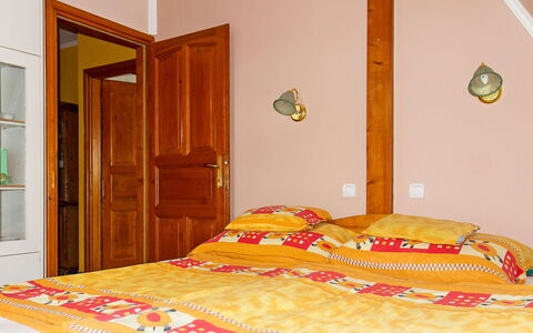 Colore: Möbel, Komfort, Gebäude, Tür, Bettrahmen, Holz, Orange, Textil, Interior Design