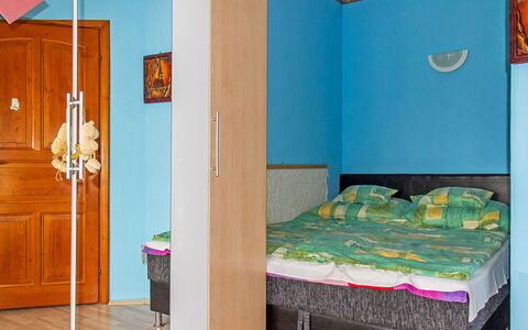 Colore: Möbel, Eigentum, Grün, Gebäude, Azurblau, Blau, Tür, Cabinetry, Komfort, Beleuchtung