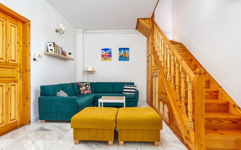 Ruby 2: Möbel, Eigentum, Bilderrahmen, Komfort, Gebäude, Orange, Interior Design, Bettrahmen, Holz, Gelb