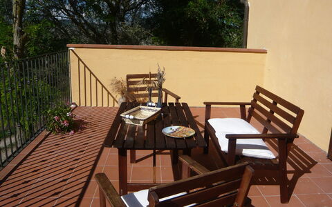 Le Querce Di Campocane: Eigentum, Deck, Hartholz, Balkon, Möbel, Holzbeize, Zimmer, Gebäude, Haus, Grundeigentum