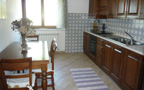 Le Querce Di Campocane: Zimmer, Möbel, Eigentum, Countertop, Fussboden, Küche, Cabinetry, Gebäude, Interior Design, Fliese
