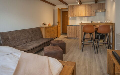 Morthey 3: Tabelle, Komfort, Holz, Couch, Beleuchtung, Interior Design, Flooring, Fussboden, Wohnzimmer, Hartholz