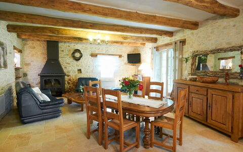 Moulin de Rabine: Zimmer, Möbel, Eigentum, Gebäude, Interior Design, Strahl, Tabelle, Decke, Haus, Fussboden