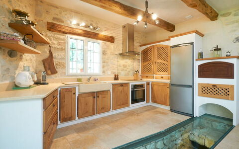 Moulin de Rabine: Eigentum, Zimmer, Countertop, Möbel, Gebäude, Interior Design, Küche, Cabinetry, Decke, Fussboden