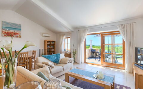 Buje 200: Zimmer, Eigentum, Möbel, Wohnzimmer, Interior Design, Gebäude, Haus, Grundeigentum, Decke, Tabelle