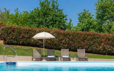 Buje 300: Schwimmbad, Gartenmöbel, Freizeit, Schatten, Verbundwerkstoff, Resort, Garten, Sonnenliege, Eco Hotel, Regenschirm