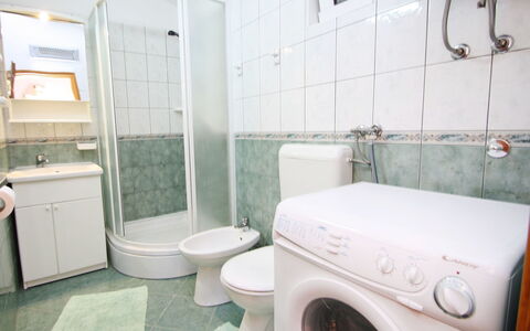 Ratimir: Armatur, Eigentum, Weiss, Grün, Toilette, Gebäude, Badezimmer, Toilleten Sitz, Lila, Wäschekammer