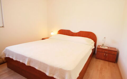 Ratimir: Möbel, Komfort, Holz, Bett, Fussboden, Flooring, Schatten, Hartholz, Holzbeize