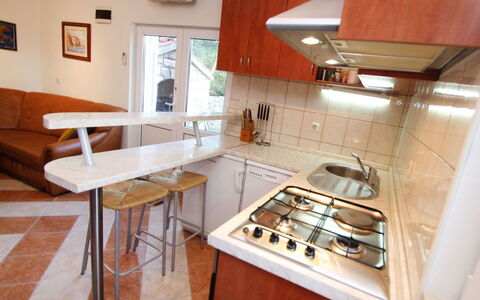Ratimir: Countertop, Cabinetry, Küchengerät, Gasherd, Herd, Küche, Sinken, Holz, Bilderrahmen, Cooktop